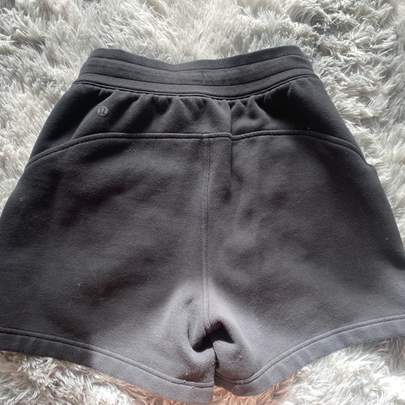 Lululemon scuba high rise shorts - Picture 4 of 5